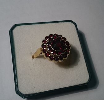 Кольцо с гранатом 