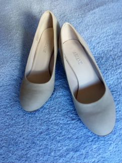 Туфли светлые / бежевые размер 37,5