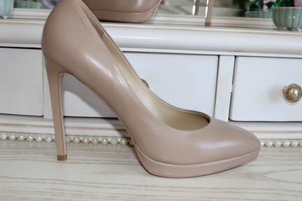 Бежевые туфли Vitacci 39 размер