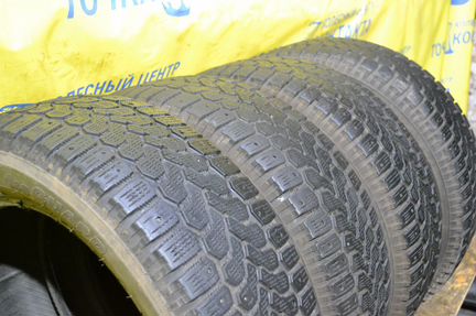 215 60 17 Yokohama Ice Guard F700 89YZ