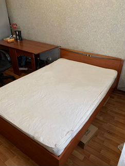 Кровать двухспальная с матрасом б/у