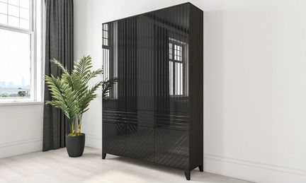 Шкаф. Шкаф с фрезеровкой