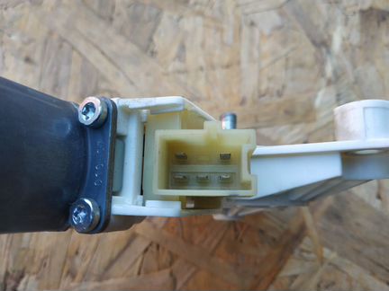 Моторчик стеклоподъемника правый Mercedes X164 GL