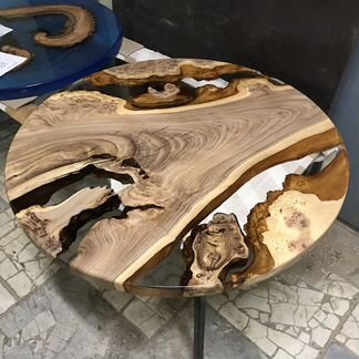 Стол из карагача с эпоксидкой
