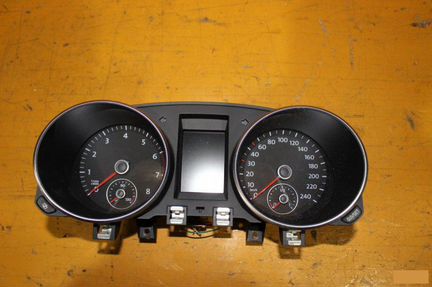 Щиток приборов Volkswagen Golf 6