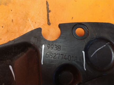 Пыльник двери правый Jeep Grand Cherokee WK2