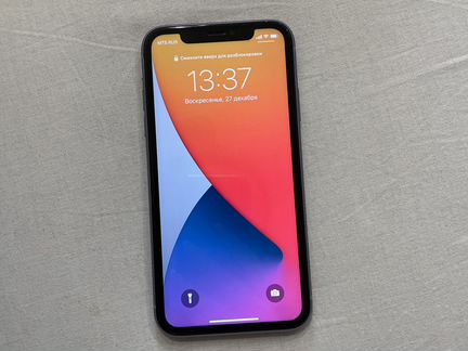 Телефон iPhone 11
