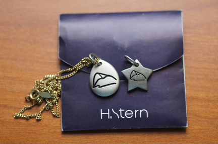Кулоны H. Stern