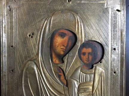 Богородицы Казанской старинная икона в киоте