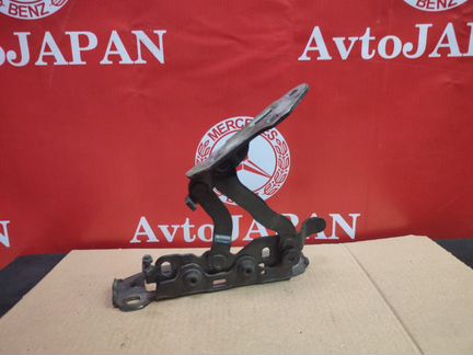 Петля капота левая Mercedes W204 W204 C200 CDI