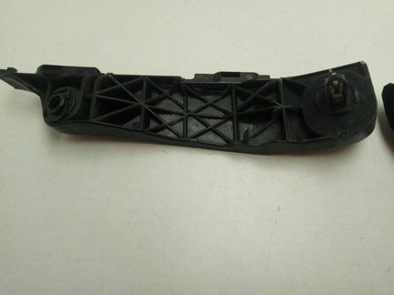 Крепление бампера переднее Toyota Rav-4 30