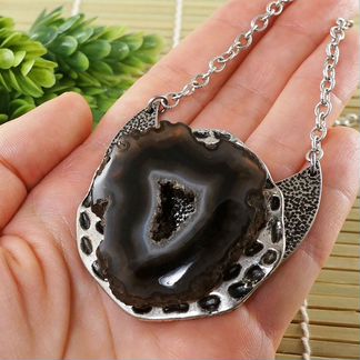 Колье Этно Черный Срез Агата с Жеодой