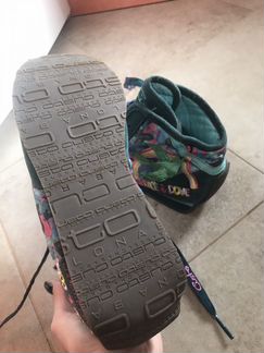 Кроссовки женские