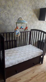 Детская кровать с маятником