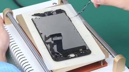Обучение по переклейки стекла на iPhone. На профес