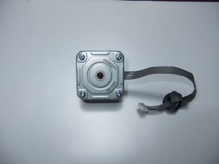 Шаговый двигатель EM-483