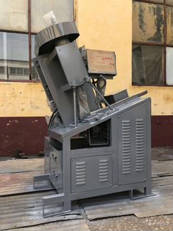 Станок для нарезки резьбы в гайках HG42